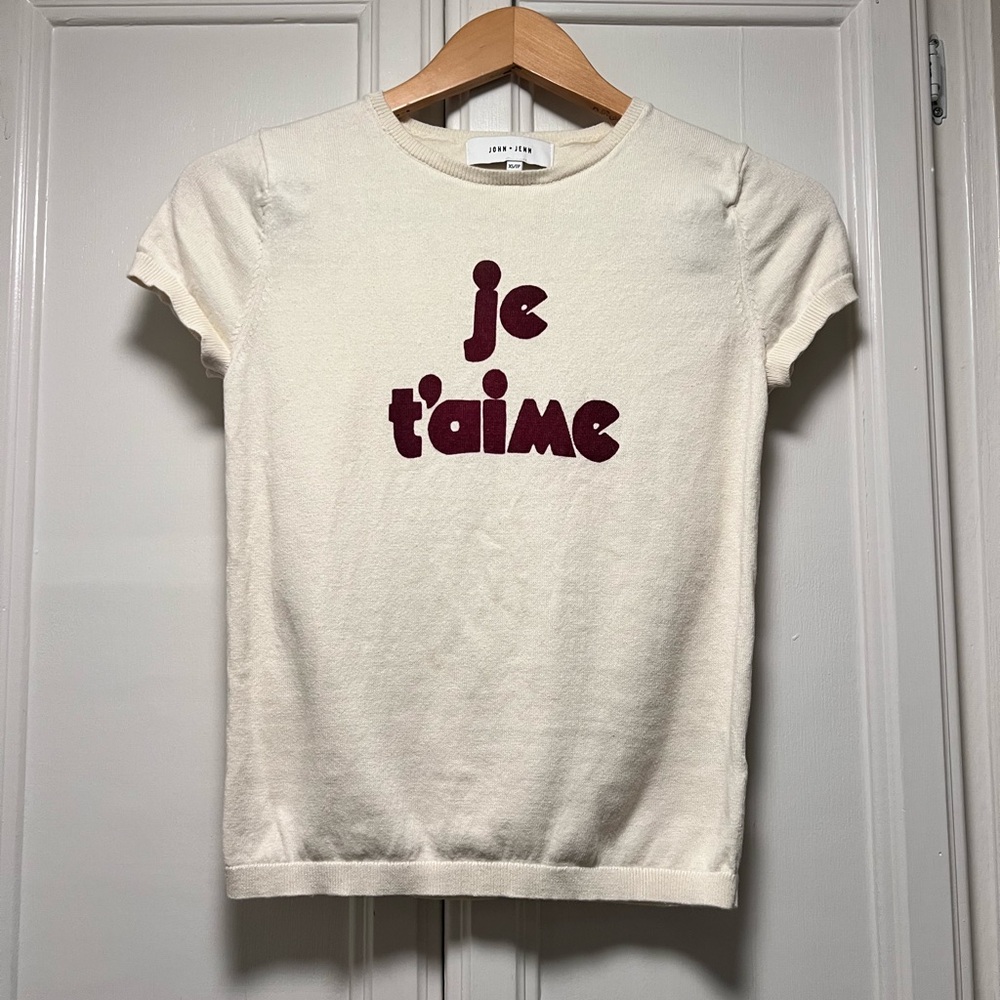JOHN + JENN Cedric Short Sleeve Tee Shirt Je T’aime Cream Maroon Cotton Size XS